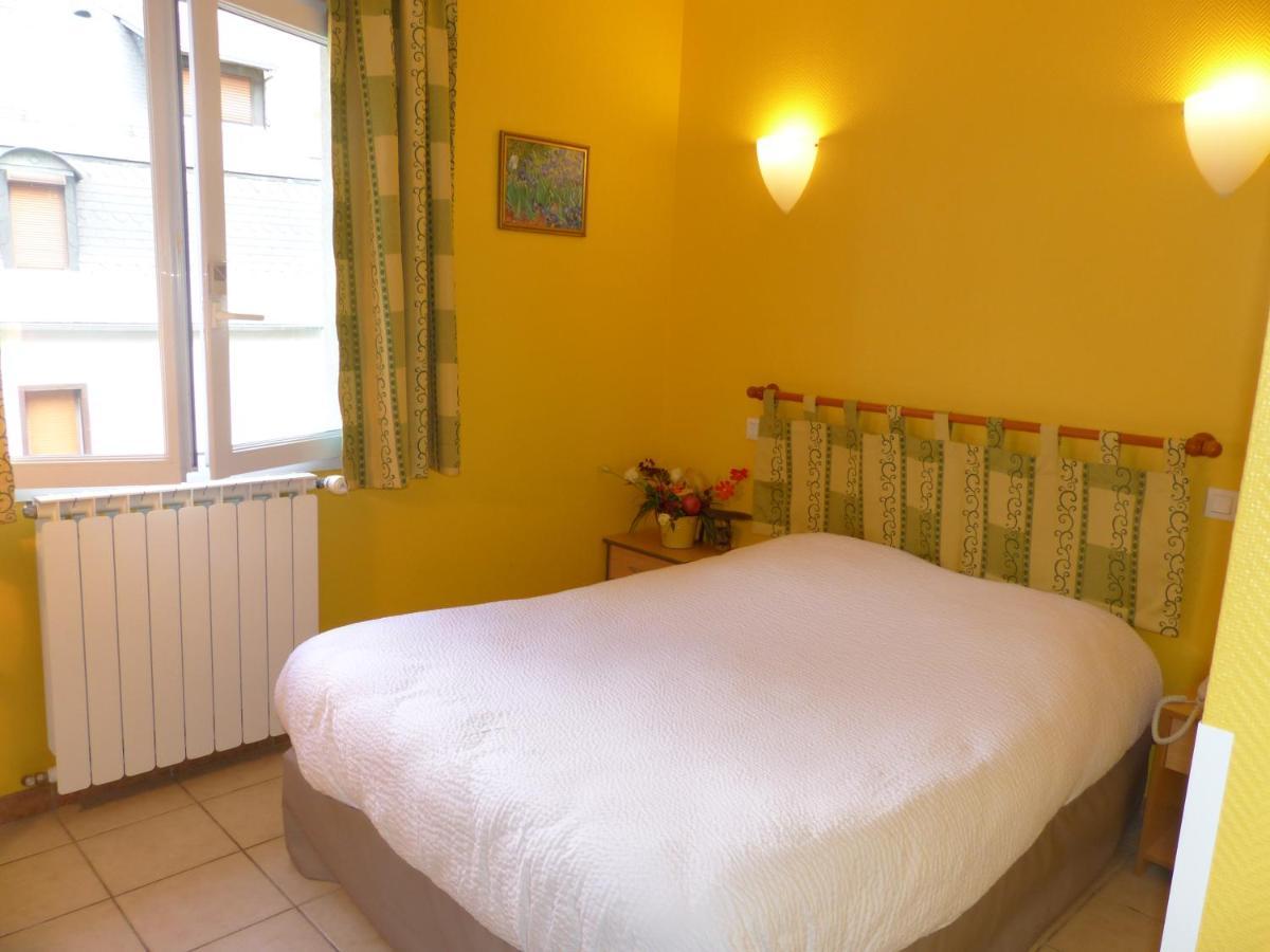 Hotel Logis Auberge De L'Isard Сен-Лари Екстериор снимка