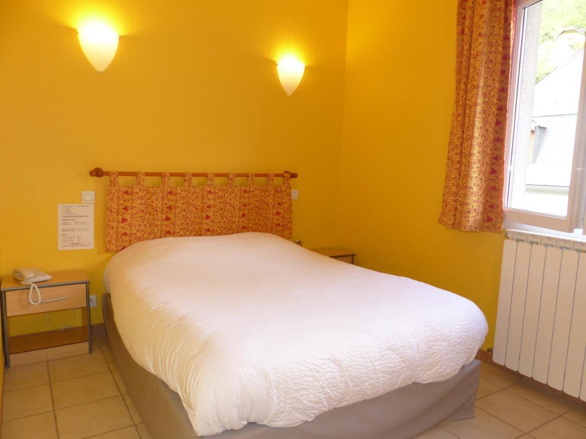 Hotel Logis Auberge De L'Isard Сен-Лари Екстериор снимка