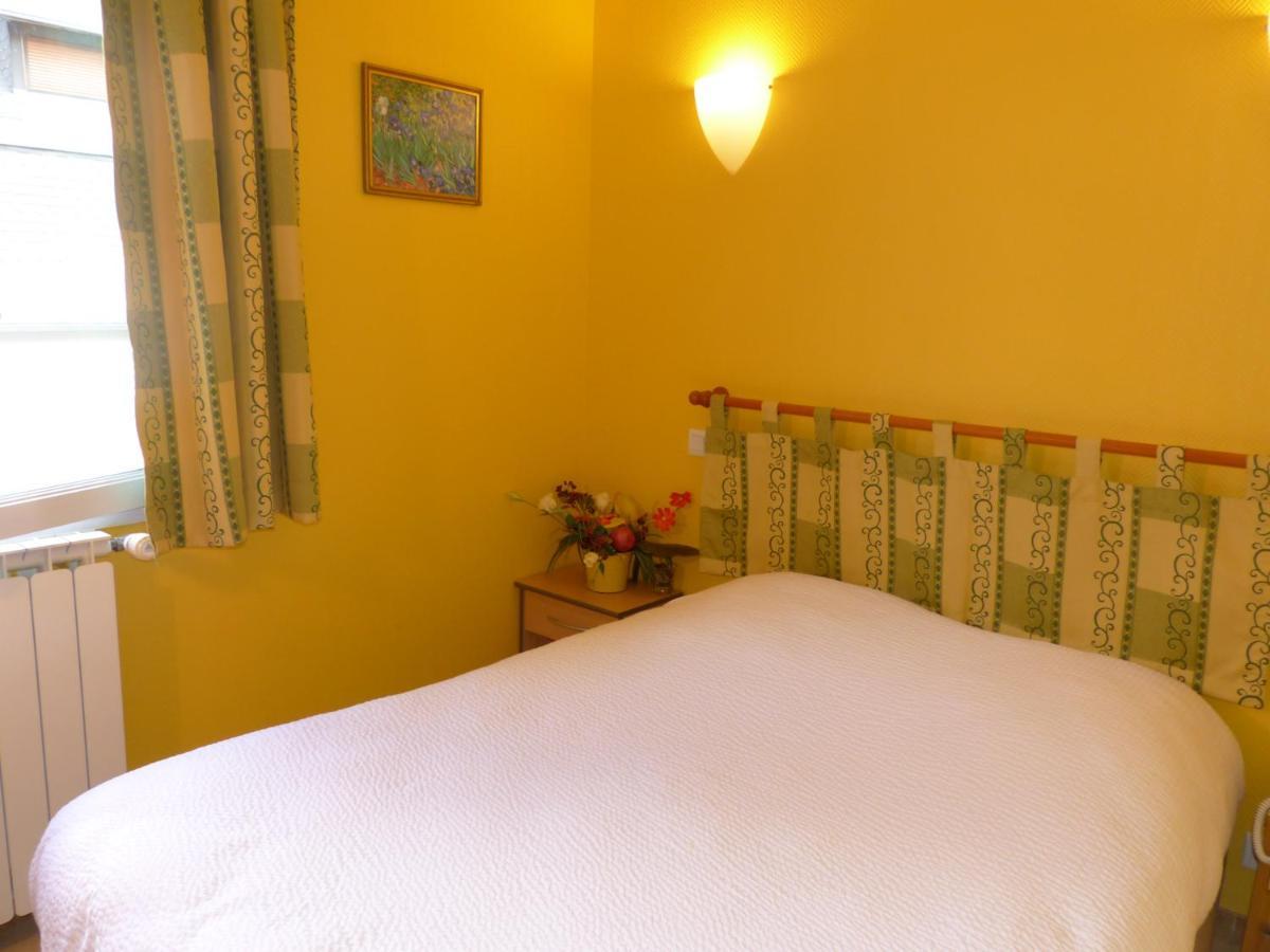 Hotel Logis Auberge De L'Isard Сен-Лари Екстериор снимка