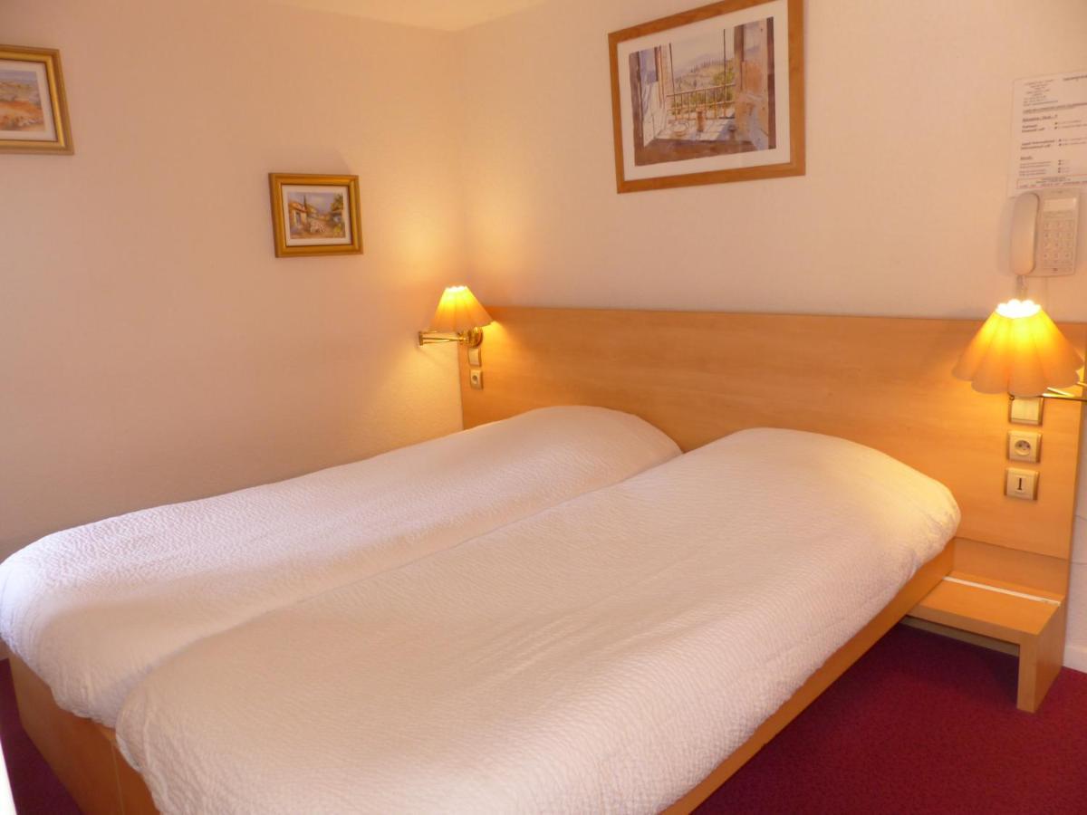 Hotel Logis Auberge De L'Isard Сен-Лари Екстериор снимка