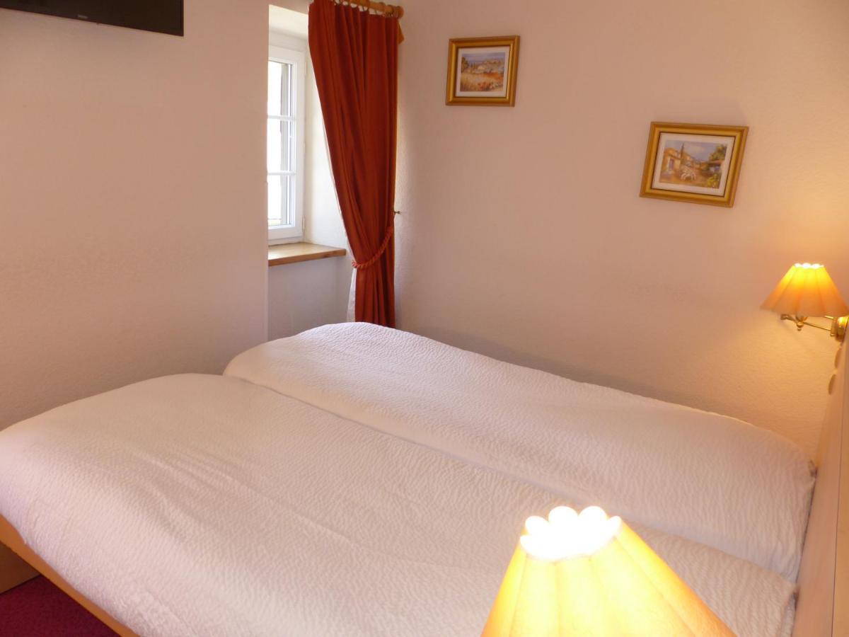 Hotel Logis Auberge De L'Isard Сен-Лари Екстериор снимка