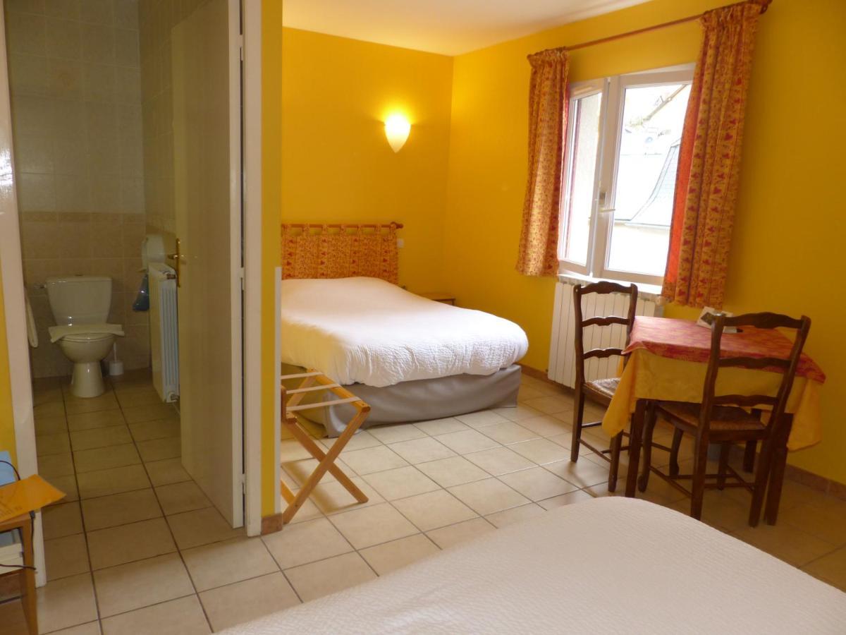 Hotel Logis Auberge De L'Isard Сен-Лари Екстериор снимка