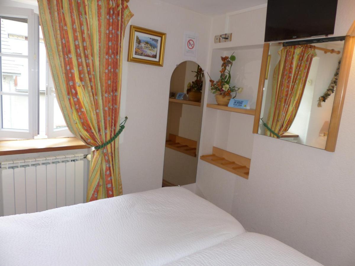 Hotel Logis Auberge De L'Isard Сен-Лари Екстериор снимка
