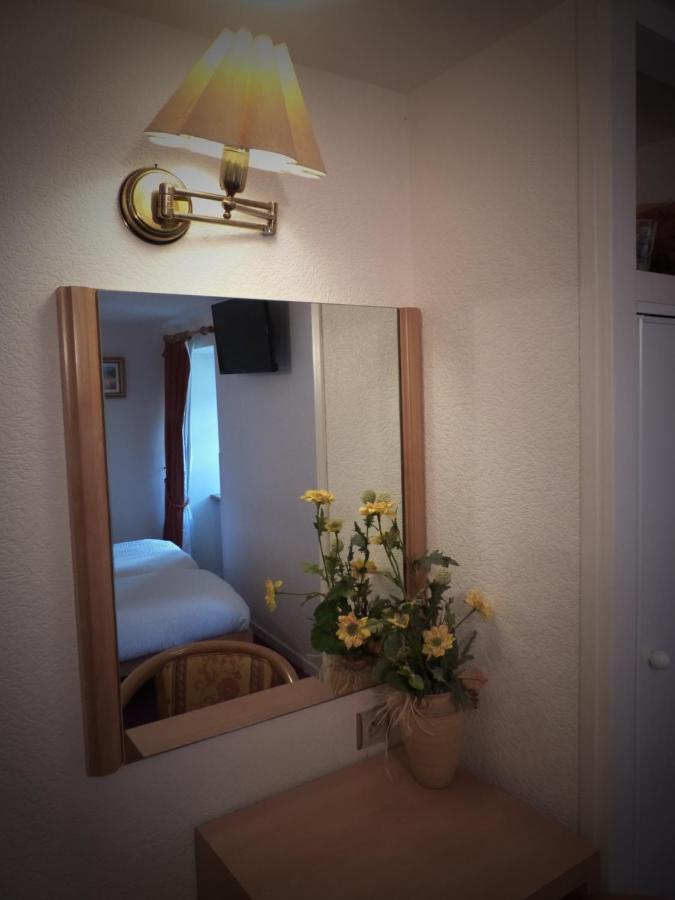 Hotel Logis Auberge De L'Isard Сен-Лари Екстериор снимка