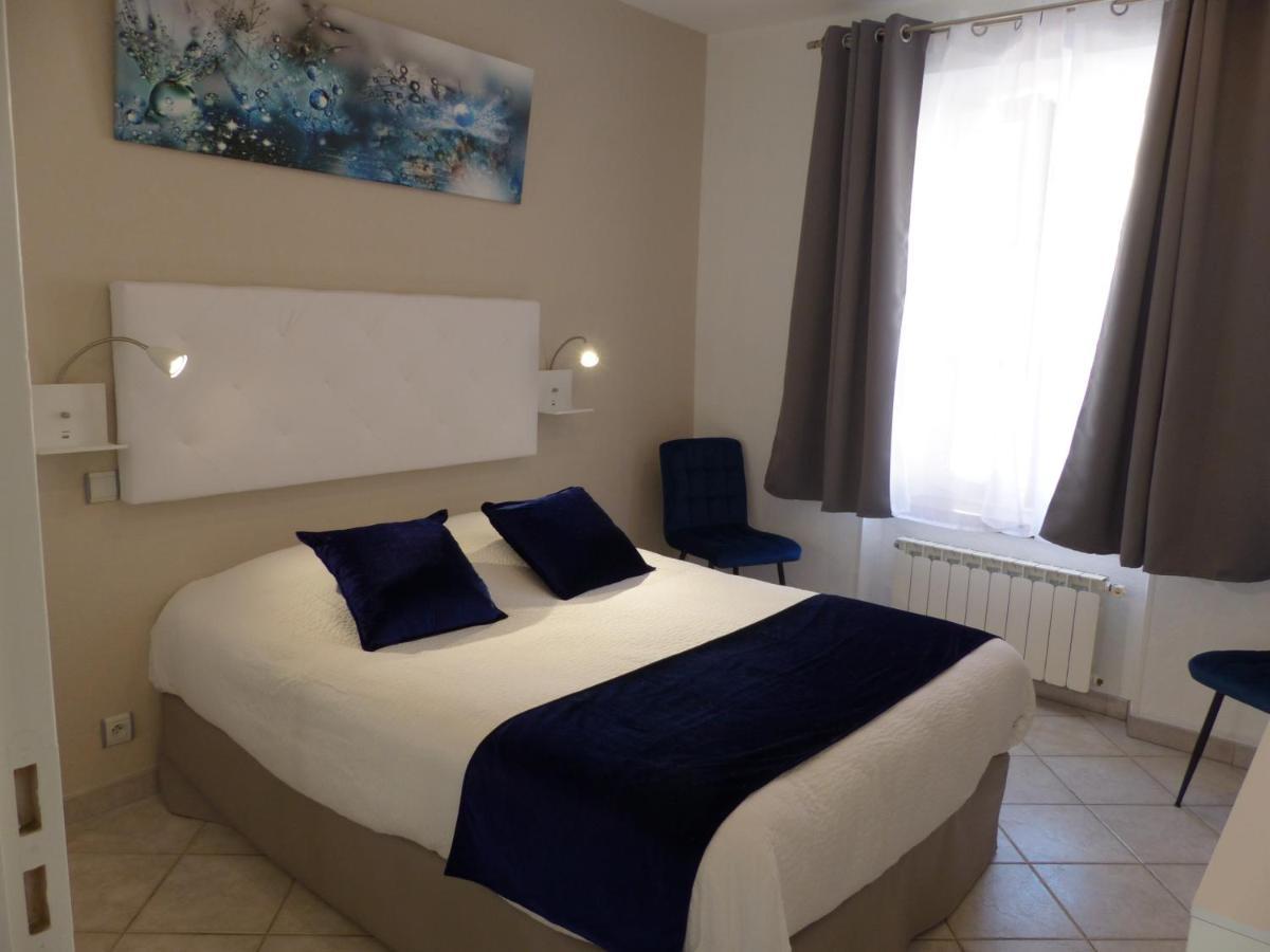 Hotel Logis Auberge De L'Isard Сен-Лари Екстериор снимка