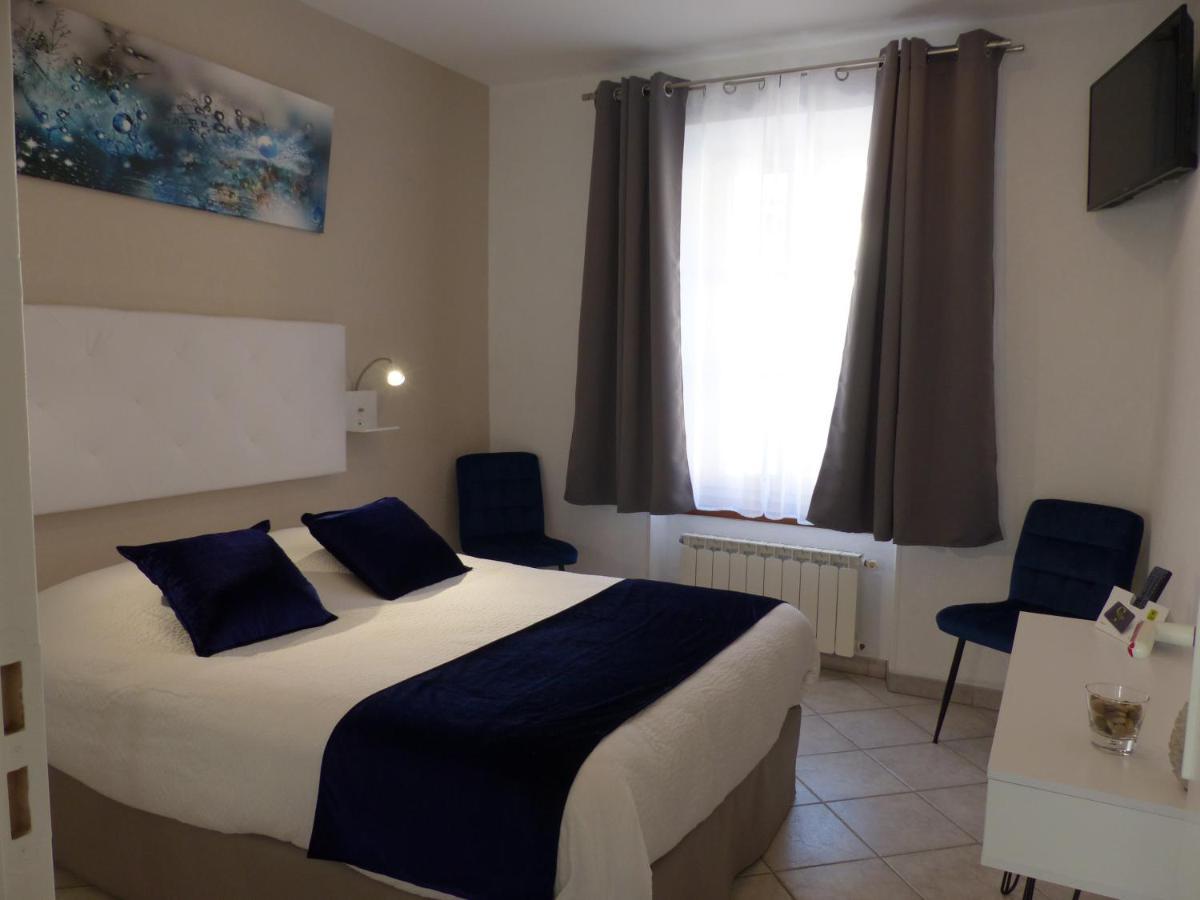 Hotel Logis Auberge De L'Isard Сен-Лари Екстериор снимка