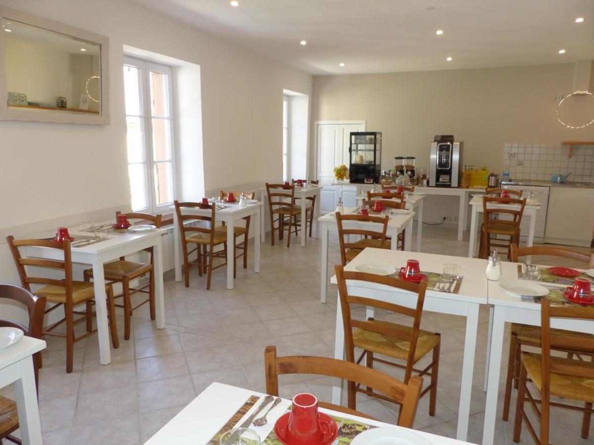 Hotel Logis Auberge De L'Isard Сен-Лари Екстериор снимка