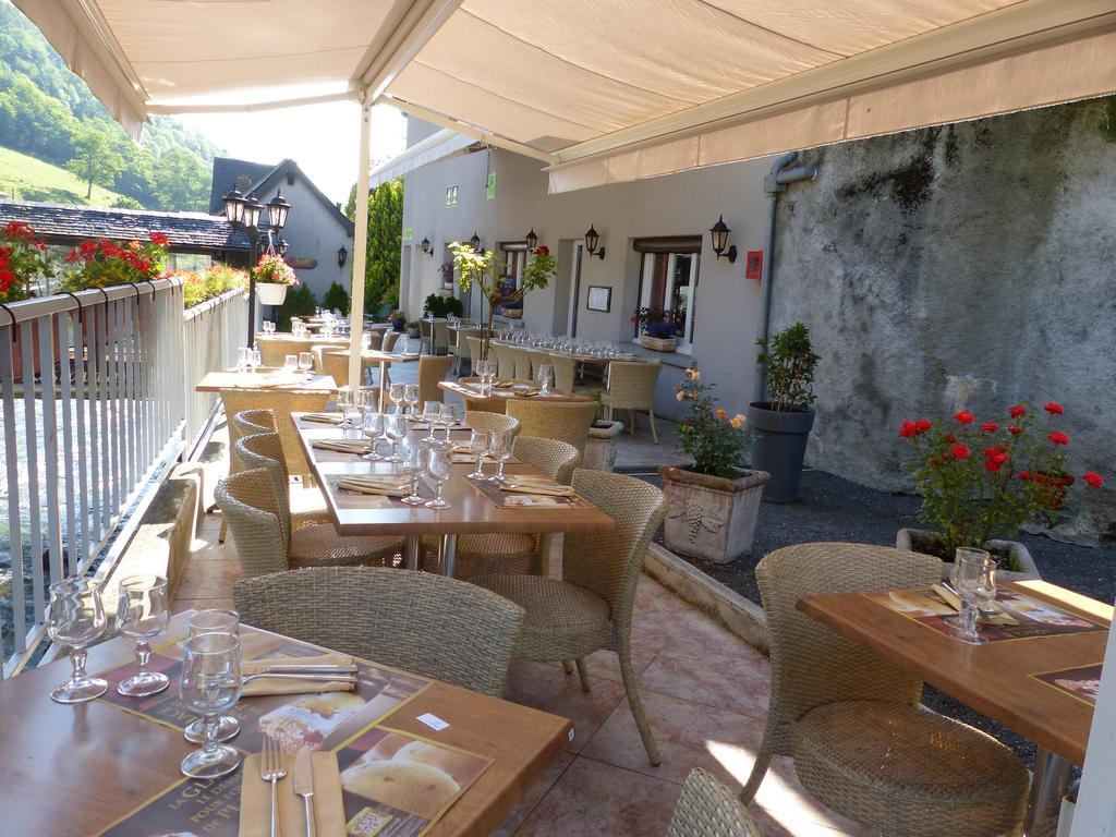 Hotel Logis Auberge De L'Isard Сен-Лари Екстериор снимка